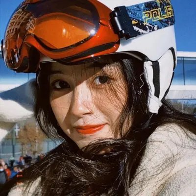 照片里的伴娘